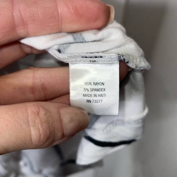 APT. 9 White & Black Stripe Modern Essentials V-Neck Tank S - Picture 5 of 5